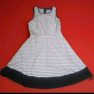 Nicole Miller Black and White Striped Midi Dress Large Pockets!
